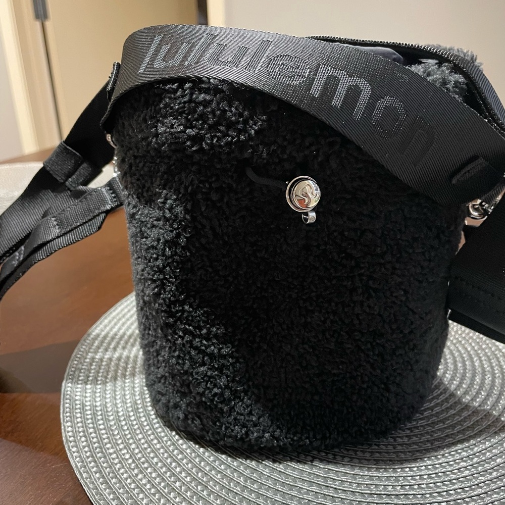 Lululemon black fleece crossbody drawstring black bag.